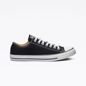 Black Chuck Taylor Converse LOW